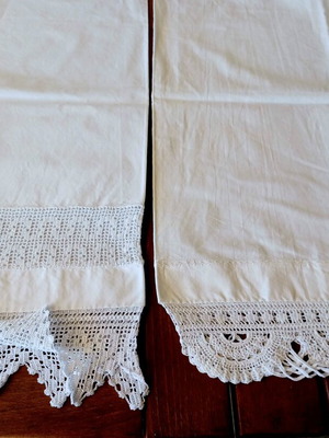 Set of two traditional pillowcases with lace like new