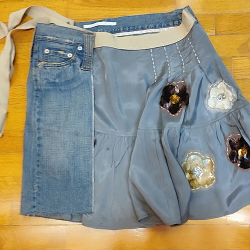 Skirt combining denim and satin fabric with floral details, like new