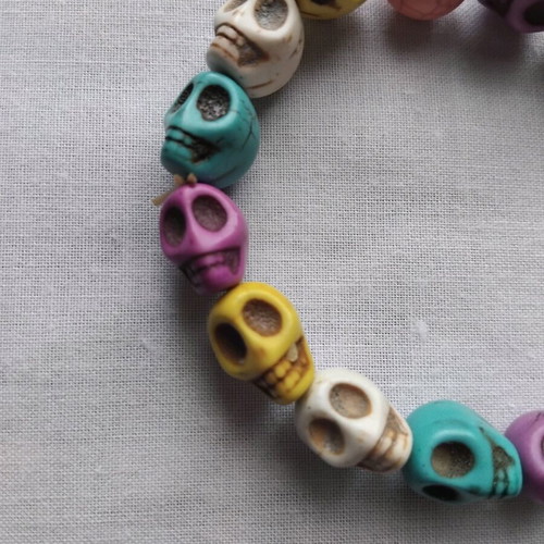 Skull bracelet made of colorful haolite stretch like new