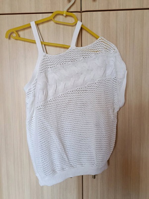 Joinus Knitted blouse with one sleeve size S like new, white