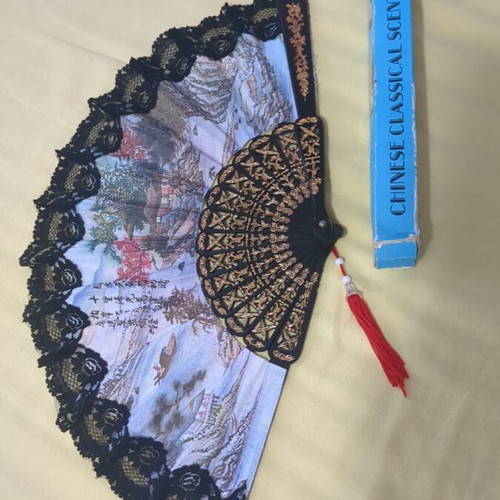 Chinese fan 24 cm lace fabric and plastic like new