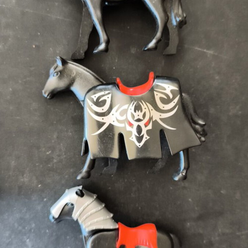 Playmobil φιγούρες με άλογα, όπλα, άρματα, καπέλα και πατς σαν καινούργιο