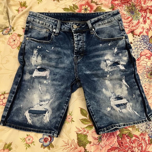 Men's shorts pack of 2 like new, beige cargo and blue distressed denim