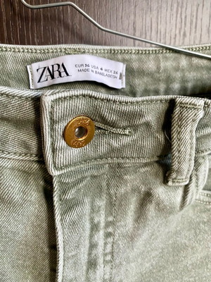 Zara jeans σαν καινούργιο, ελαστικό, πράσινο, μέγεθος S