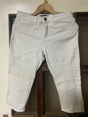 Women's short jeans like new, size S 36, white color