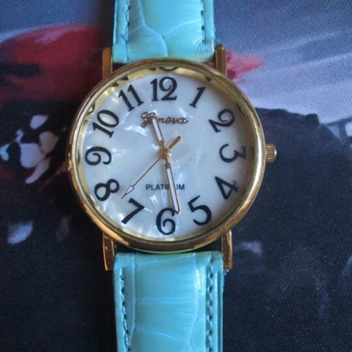 Geneva watch with new battery, used