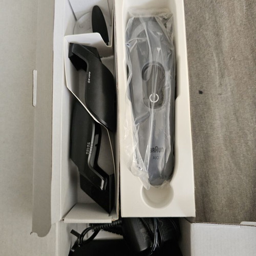 Braun Series 3 AIO3500 trimmer like new with charger and accessories