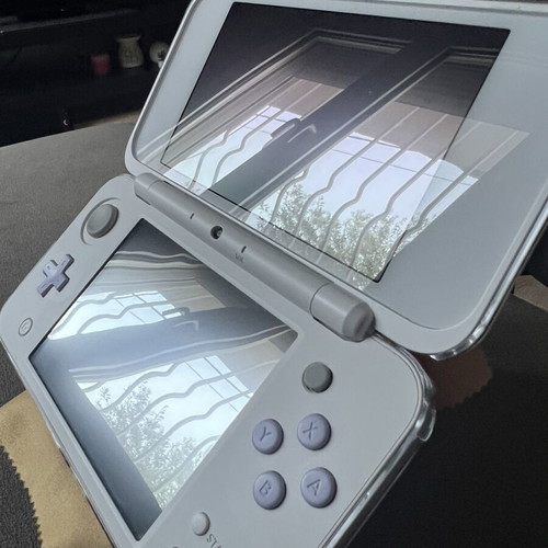Nintendo New 2DS XL modded, white and lavender