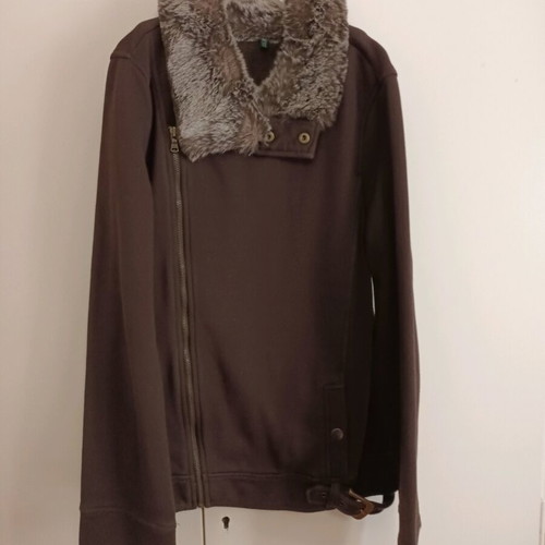 Benetton sweatshirt jacket like new with fur, zipper and buttons brown
