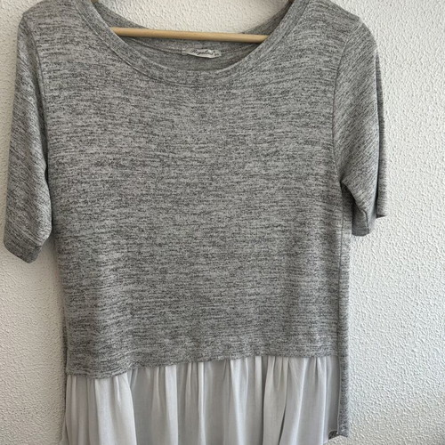 Regalinas top grey with white ruffles like new