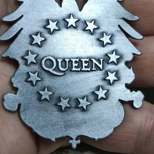 Retro Queen Keychain like new, silver