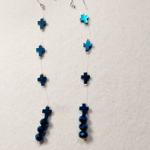 Long earrings blue iridescent, like new, hypoallergenic hooks