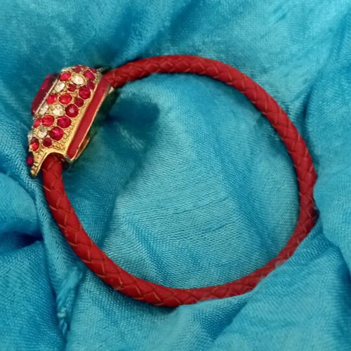 Bracelet red new, unique and feminine jewelry