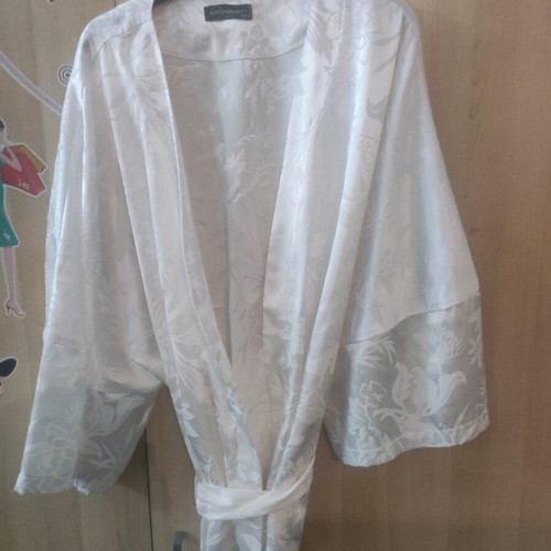 White tunic plus size with 3/4 sleeve and belt, like new