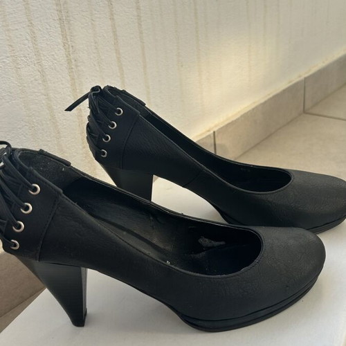 Leather black pumps size 40 like new