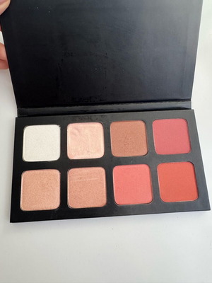 Extreme Glows Palette new with 4 highlighters and 4 compact blush