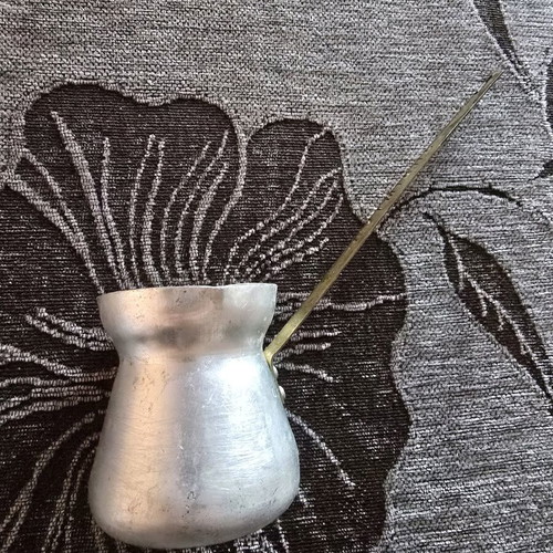 Various kitchen items like new, pack