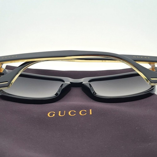 Gucci GG0735S/001 sunglasses like new, black and gold