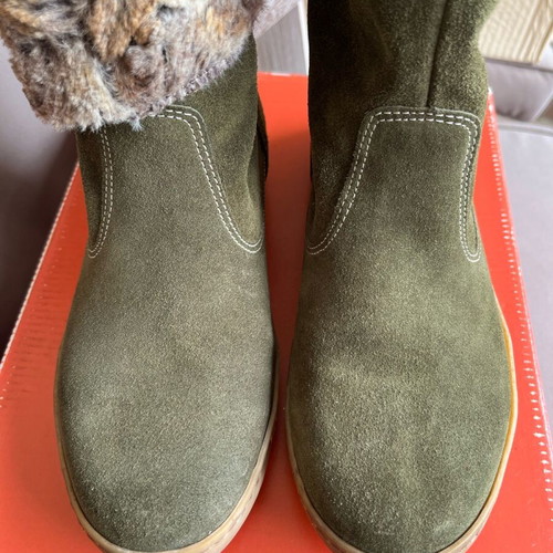 Khaki boots with fur lining size 36 like new