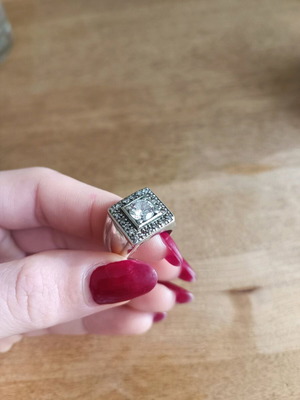 Silver 925 ring like new with zircon