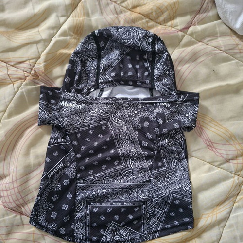Face mask neck gaiter like new with paisley pattern