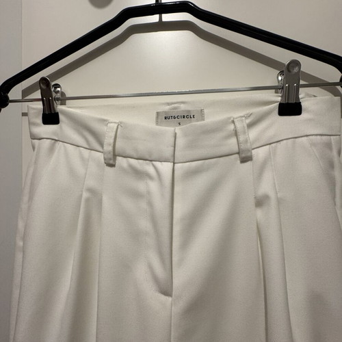 Rut & Circle white women's suit small size like new
