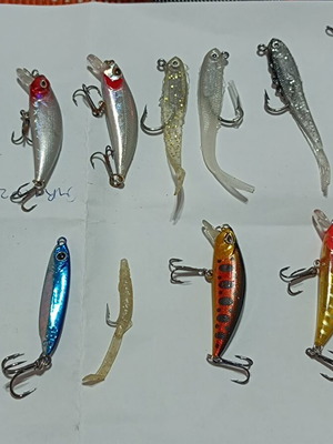 Fishing lures set of 13 like new, various colors and types