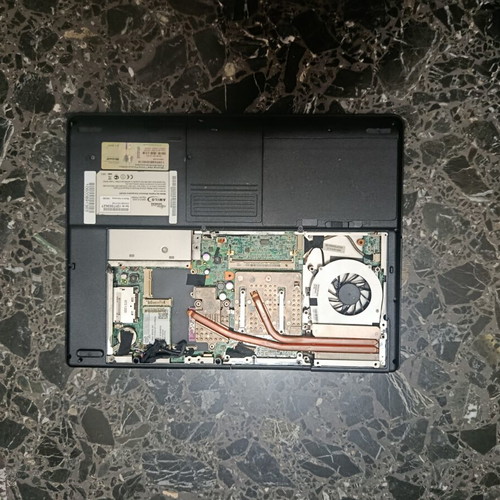 Fujitsu Siemens Amilo Xi 2428 laptop used, for spare parts, no CPU or RAM