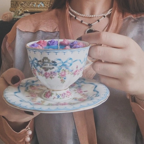 Porcelain tea set with 100% soy wax candles, new