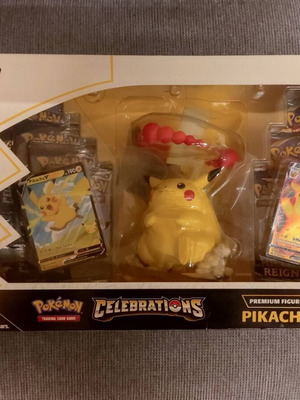 Pokemon Tcg Celebrations Premium Figure Collection Pikachu VMAX new
