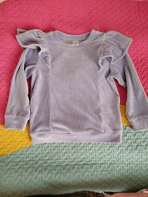 Velvet lilac sweatshirt for 4-5 years like new
