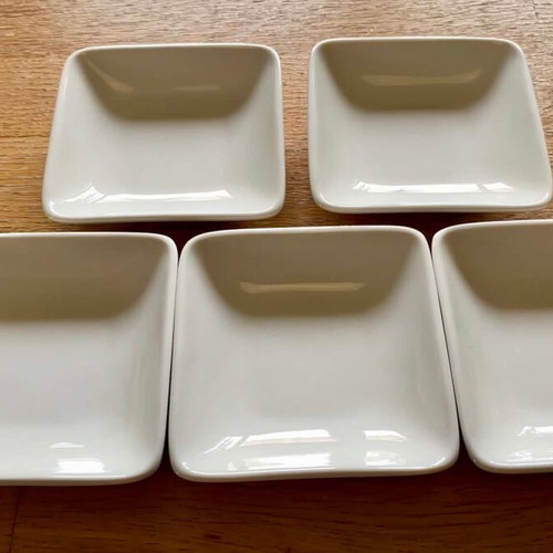 Ceramic sauce dishes set of 5 like new, white