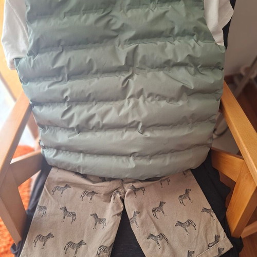 Package with 1 Zara vest 8-9 years, 1 new Orchestra shorts and 1 free t-shirt