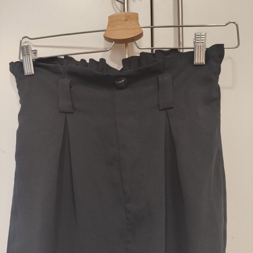 Stradivarius Black Paperbag Waist Culotte Pants like new, size S
