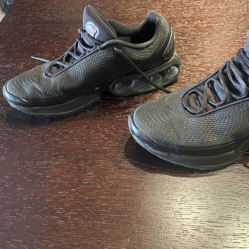 Nike DN athletic shoe, black, size 46