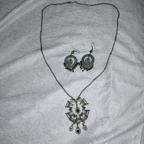 Necklace with earrings set used, silver color