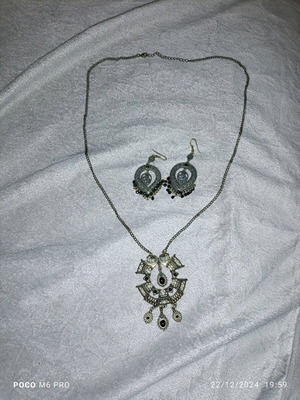 Necklace with earrings set used, silver color