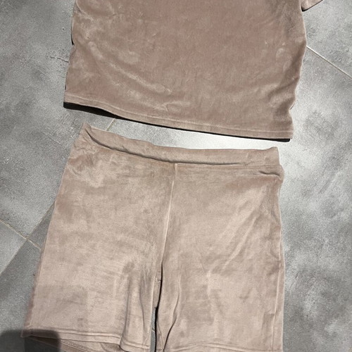 Sinsay velvet crop top and biker shorts set nude, like new, size L