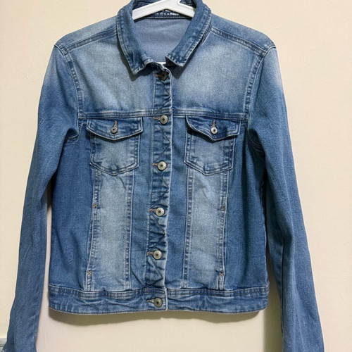 Jean jacket Only size Small like new, light blue