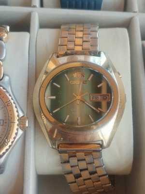 Orient Crystal автоматичен винтидж часовник със зелен циферблат
