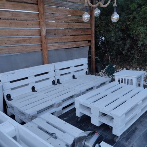 Handmade corner garden sofa from Euro pallets like new with table