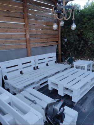 Handmade corner garden sofa from Euro pallets like new with table
