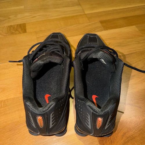 Nike Shox R4 like new, size 44, black sneakers
