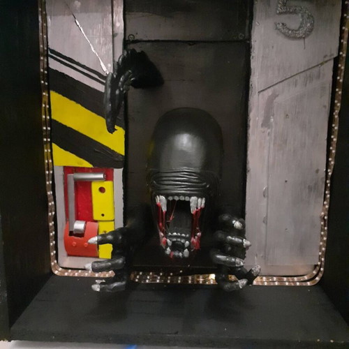 Alien diorama handmade with LED 45×42