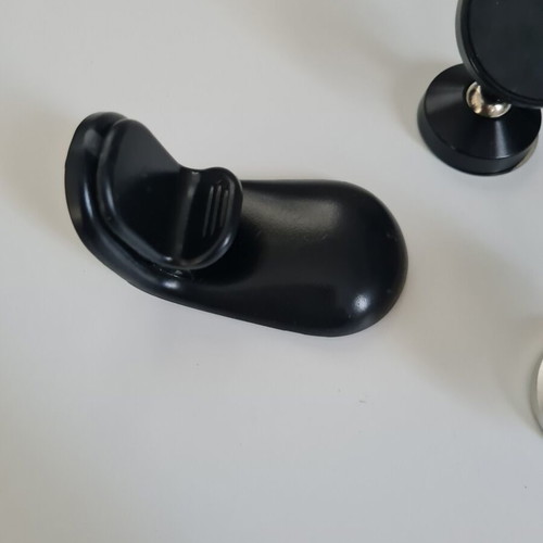Magnetic phone holders set of 3 for car like new