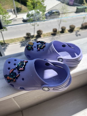 Παιδικά παπούτσια Crocs με charms Stitch σαν καινούργιο, νούμερο 29