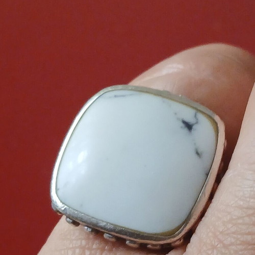 Silver 925 ring with large white agate, Lousir, like new