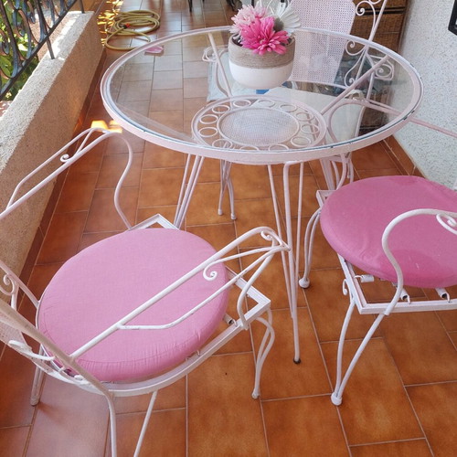 Fer forgé garden set used, table and 3 chairs