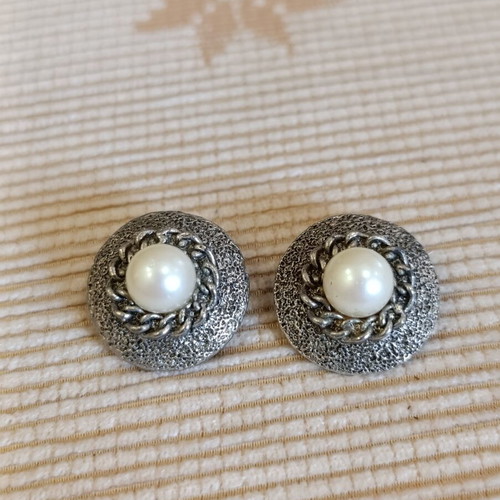 Vintage clip-on earrings, 1970s