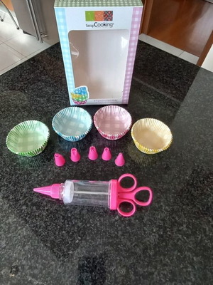Sweet decorating set new in its box